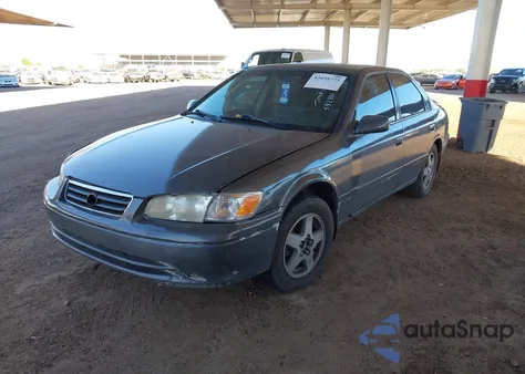 2001 Toyota Camry Le z USA, uszkodzony, nr VIN JT2BG22K010592881